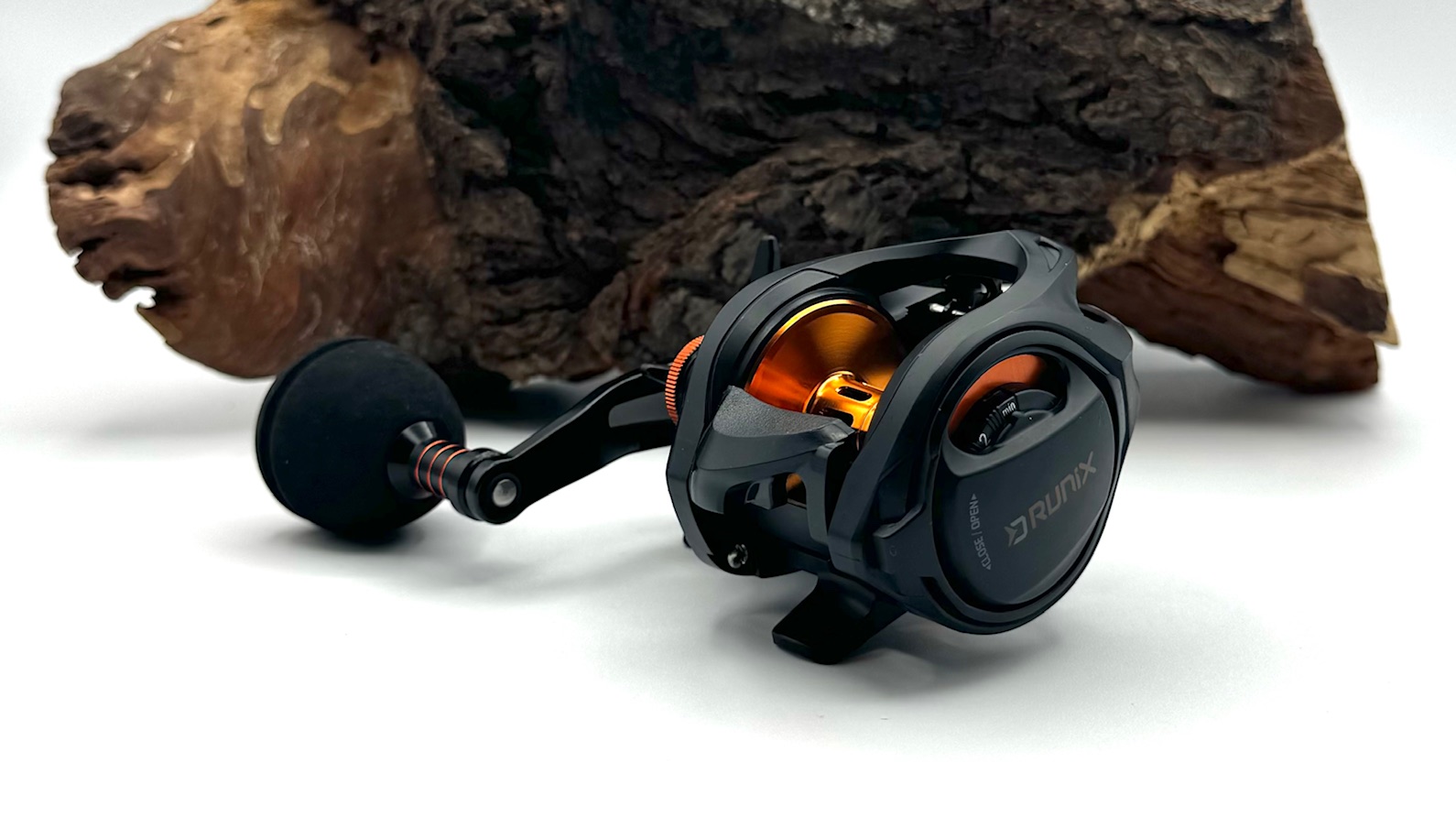 Delphin RUNIX Baitcaster LH 6+1 SS BB